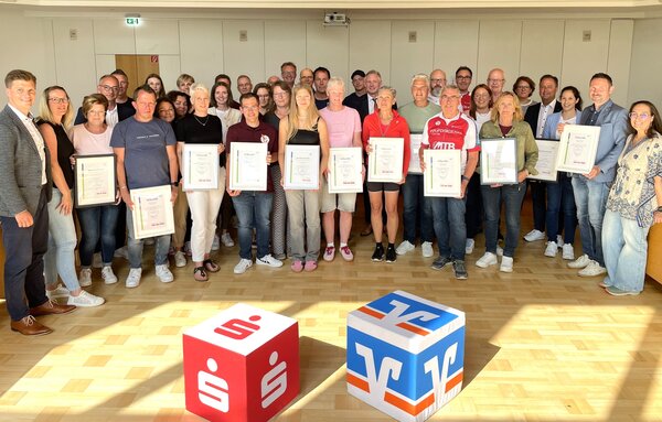 Bild vergr&ouml;&szlig;ern: Alle Siegerteams aus dem Kreis Olpe 2025