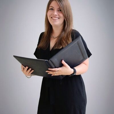 Bild vergr&ouml;&szlig;ern: Standesbeamtin Anna-Lena Kämpf